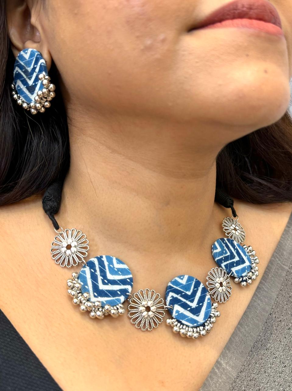 Blue white zig zag choker set