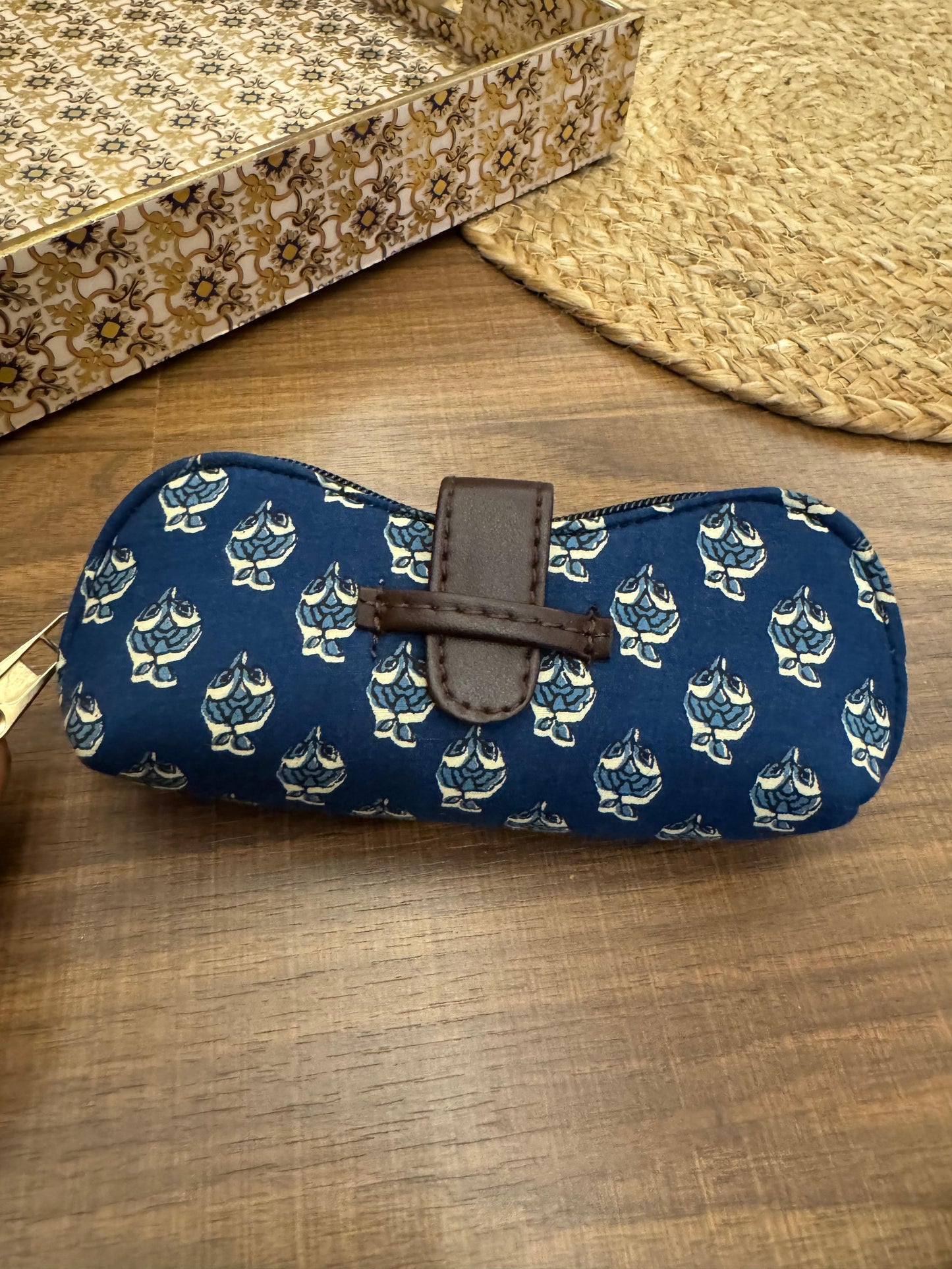 Blue motif sunglasses pouch