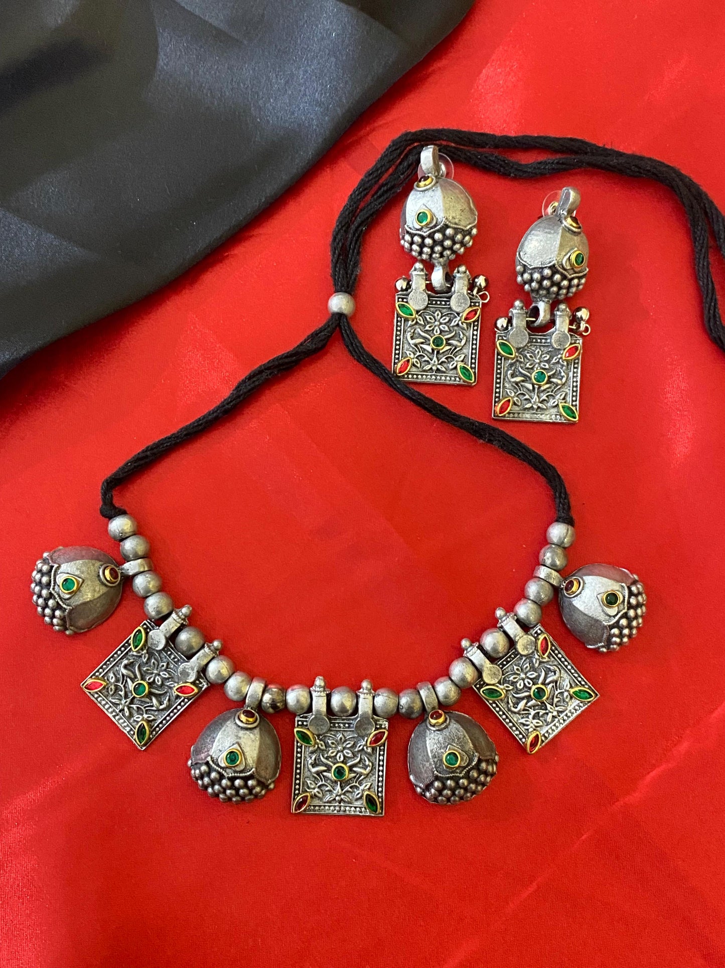 Kundan Elegance Oxidized Necklace Set